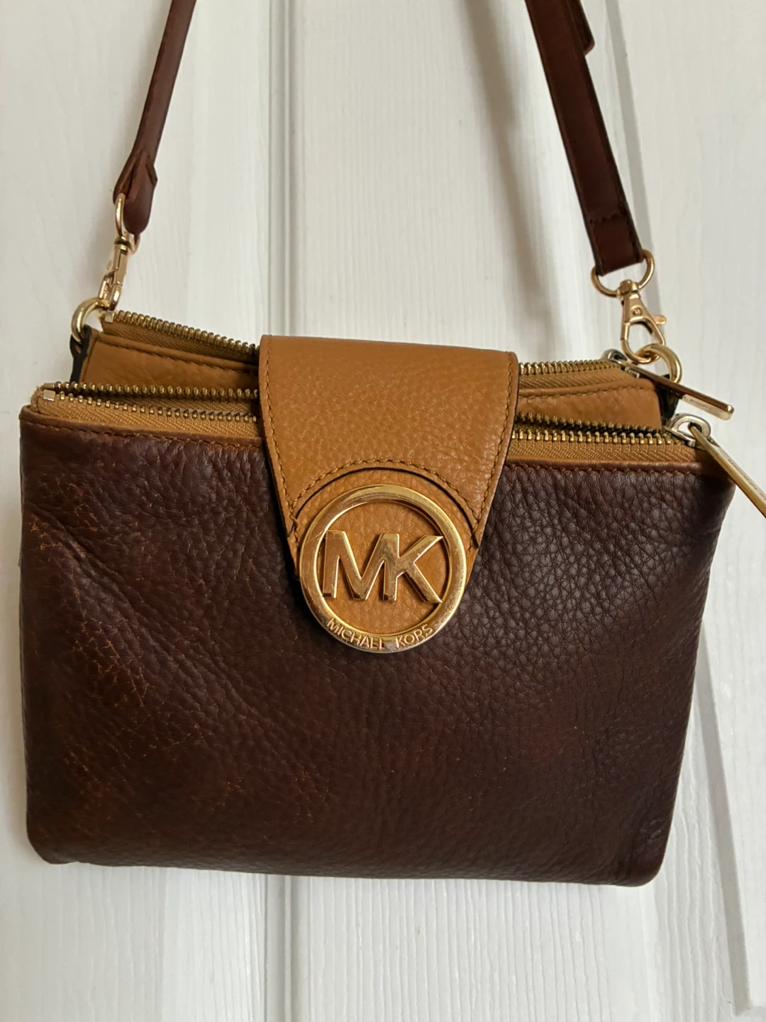 Michael Kors Leather Crossbody Bag/wallet