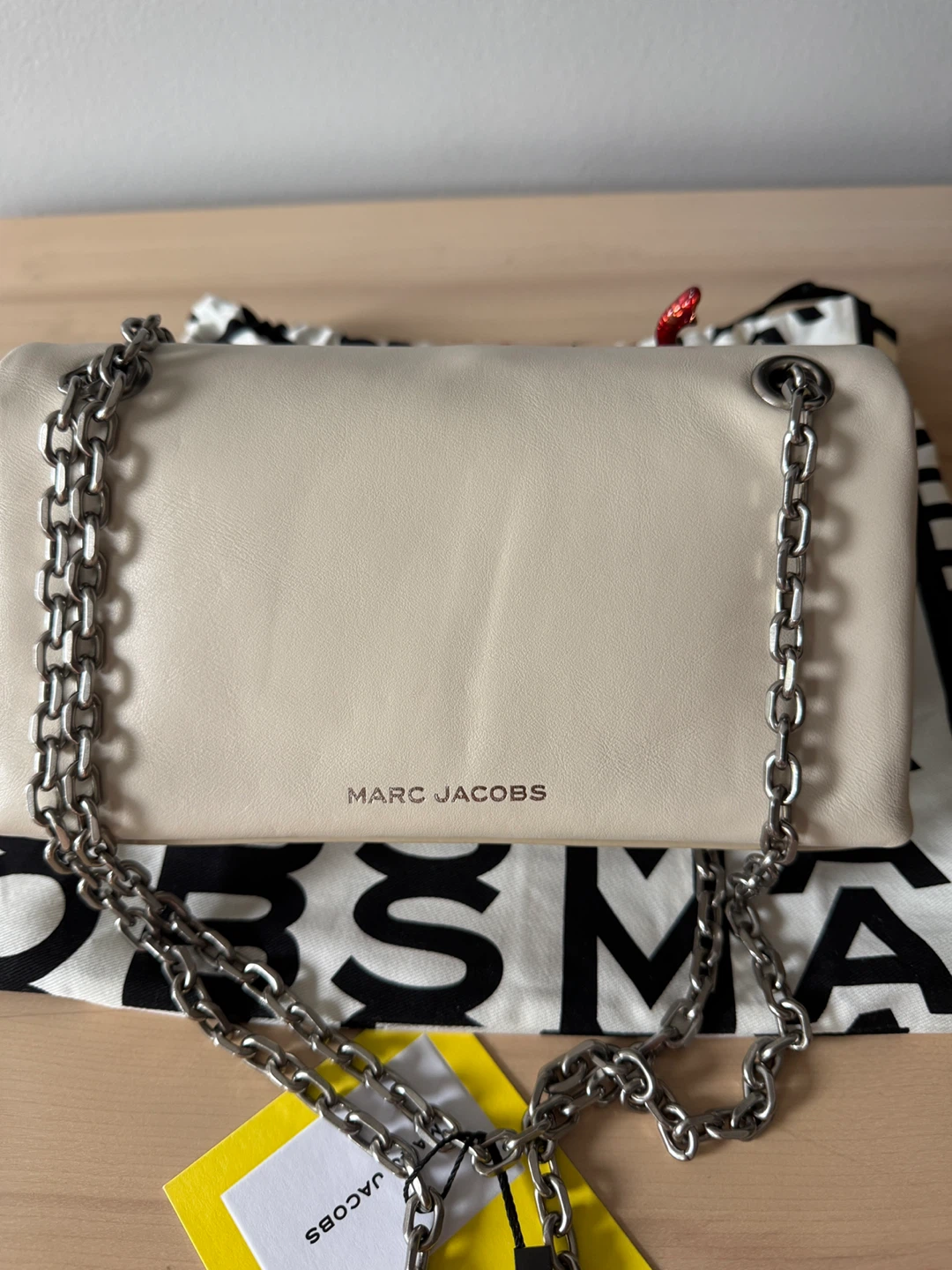 Marc Jacobs Cream Leather Shoulder Bag - photo 2