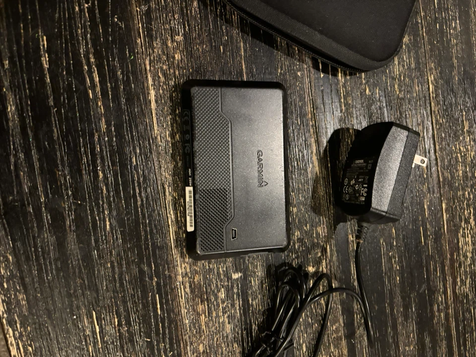 Garmin nüvi GPS with Charger and Case - photo 3