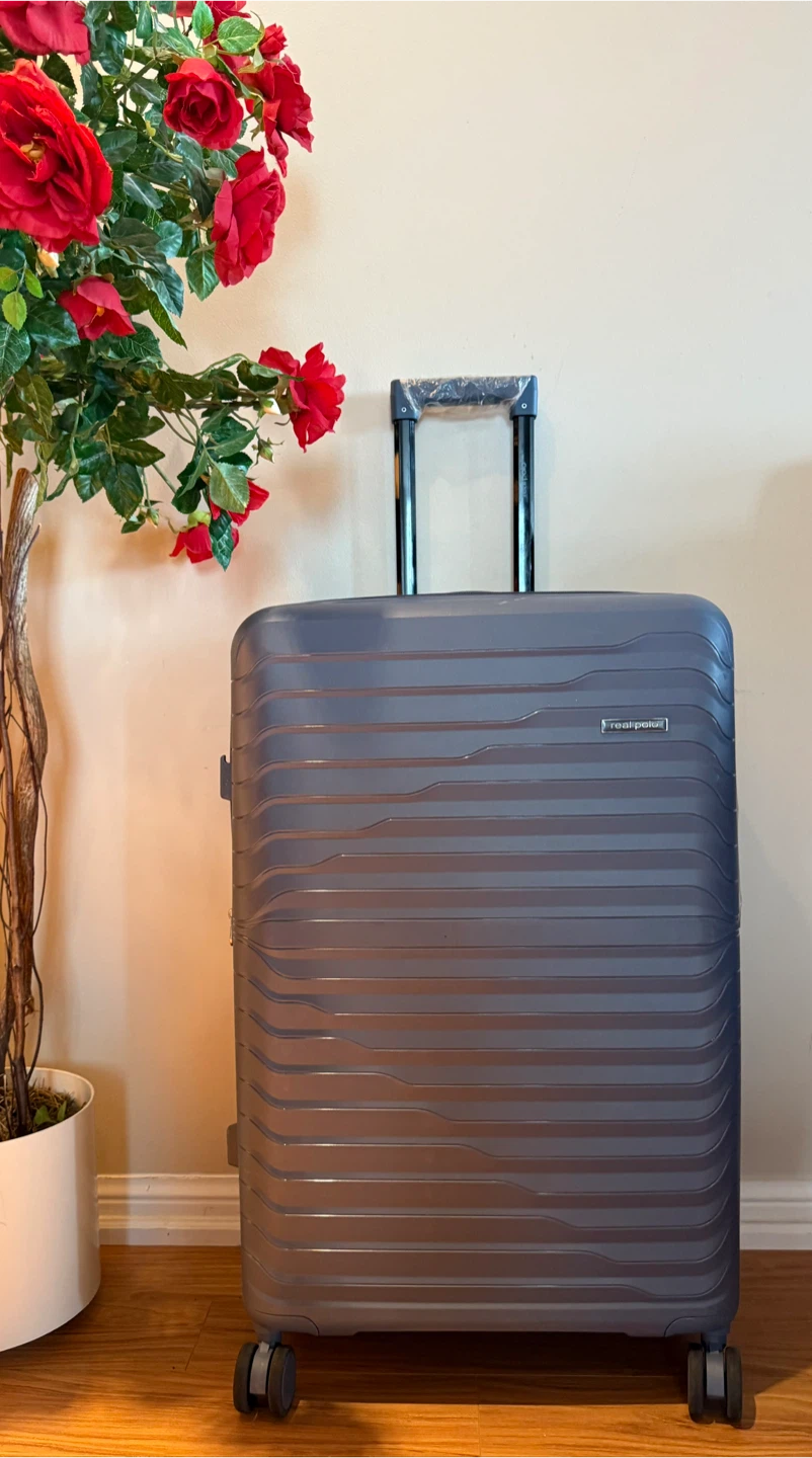 Large Hardside Spinner Suitcase ✈️ – USED ONCE/ Like-new!