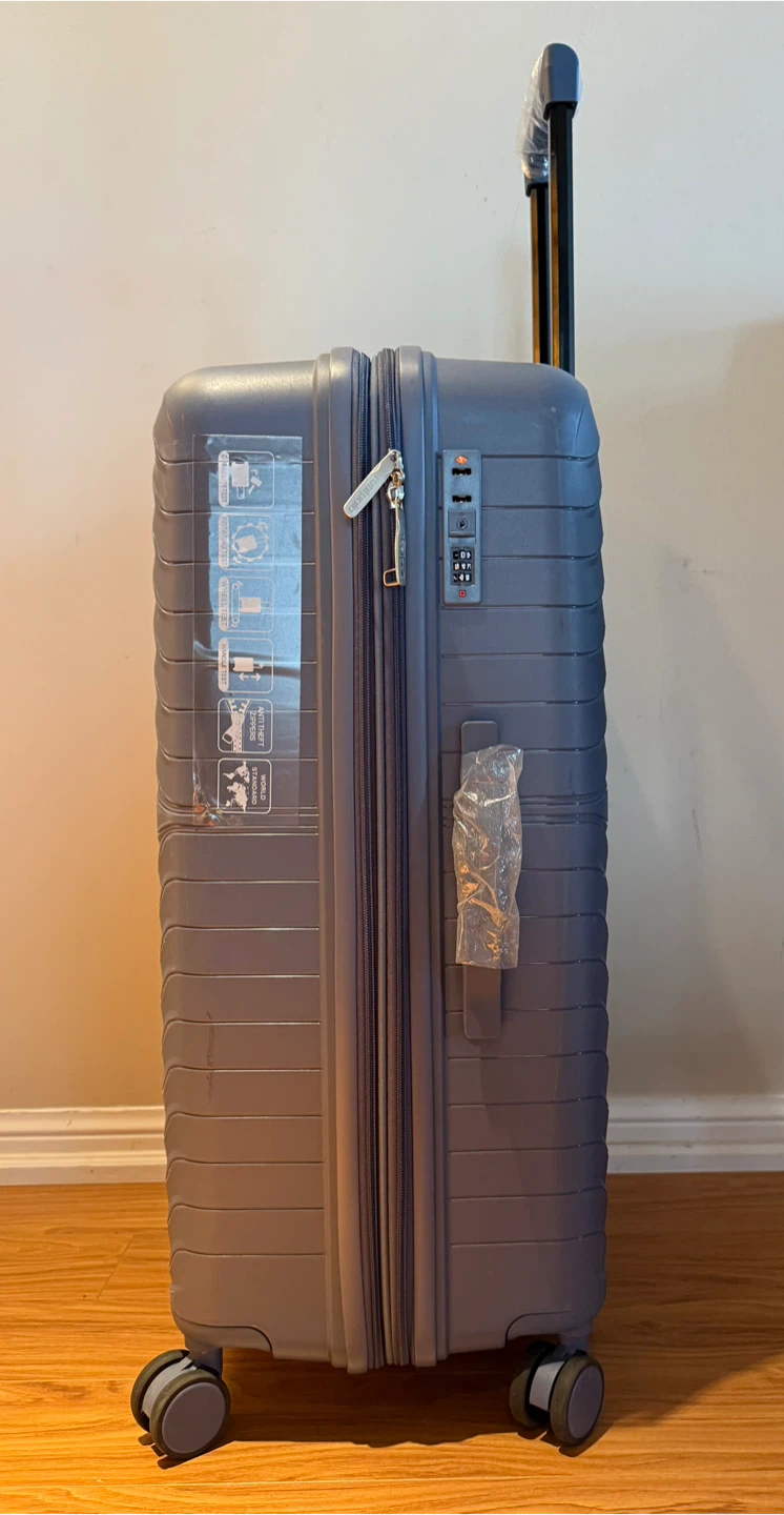 Large Hardside Spinner Suitcase ✈️ – USED ONCE/ Like-new! - photo 2