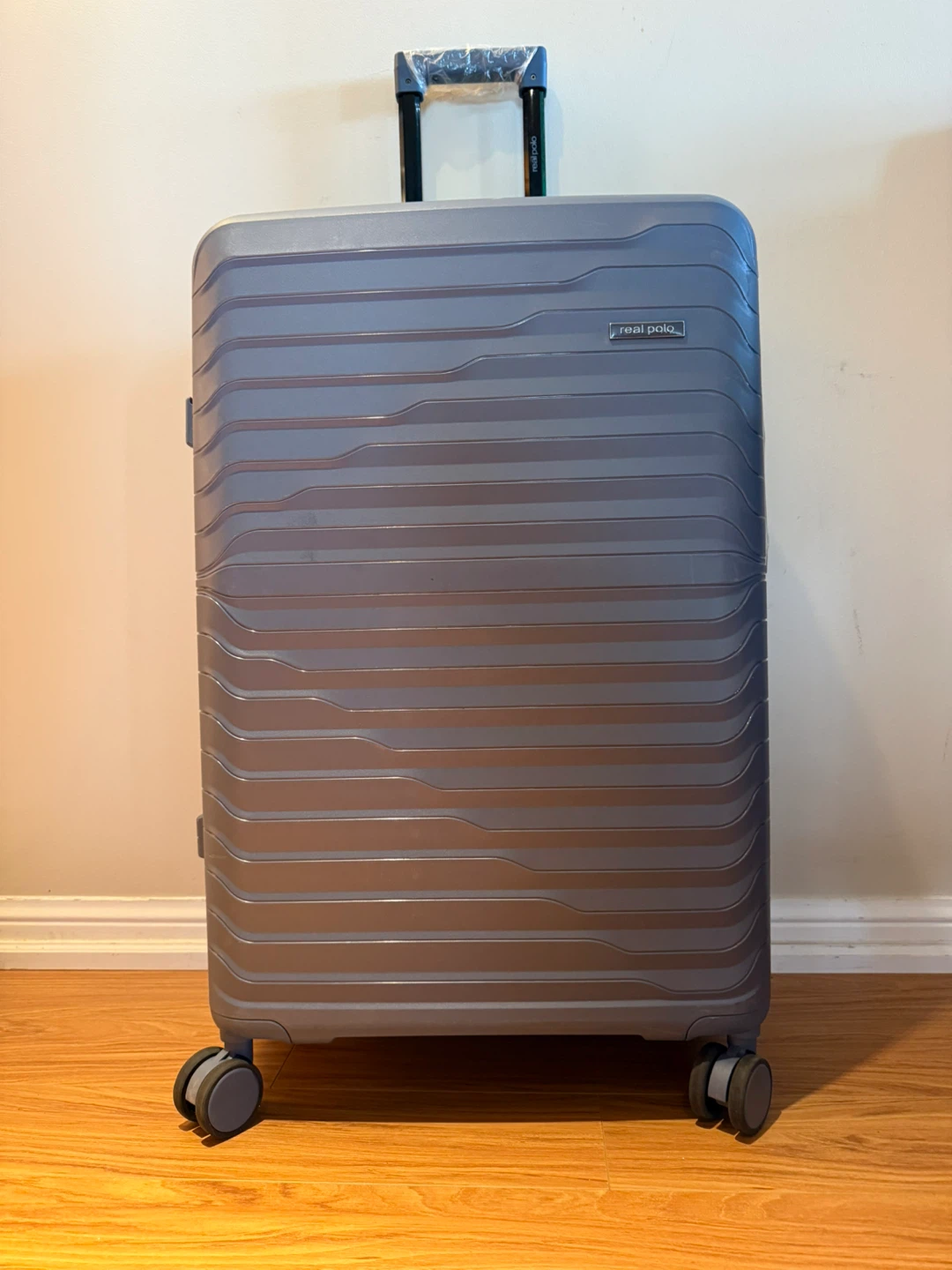 Large Hardside Spinner Suitcase ✈️ – USED ONCE/ Like-new! - photo 3