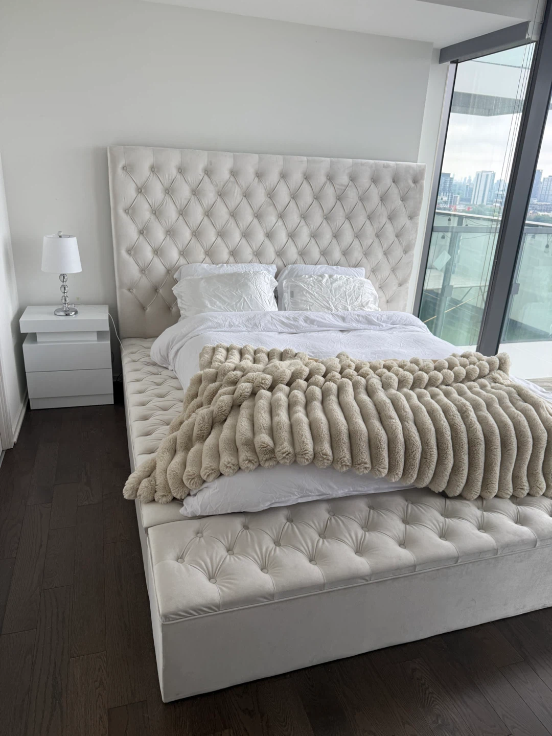 White Upholstered Platform Storage Bed - photo 2