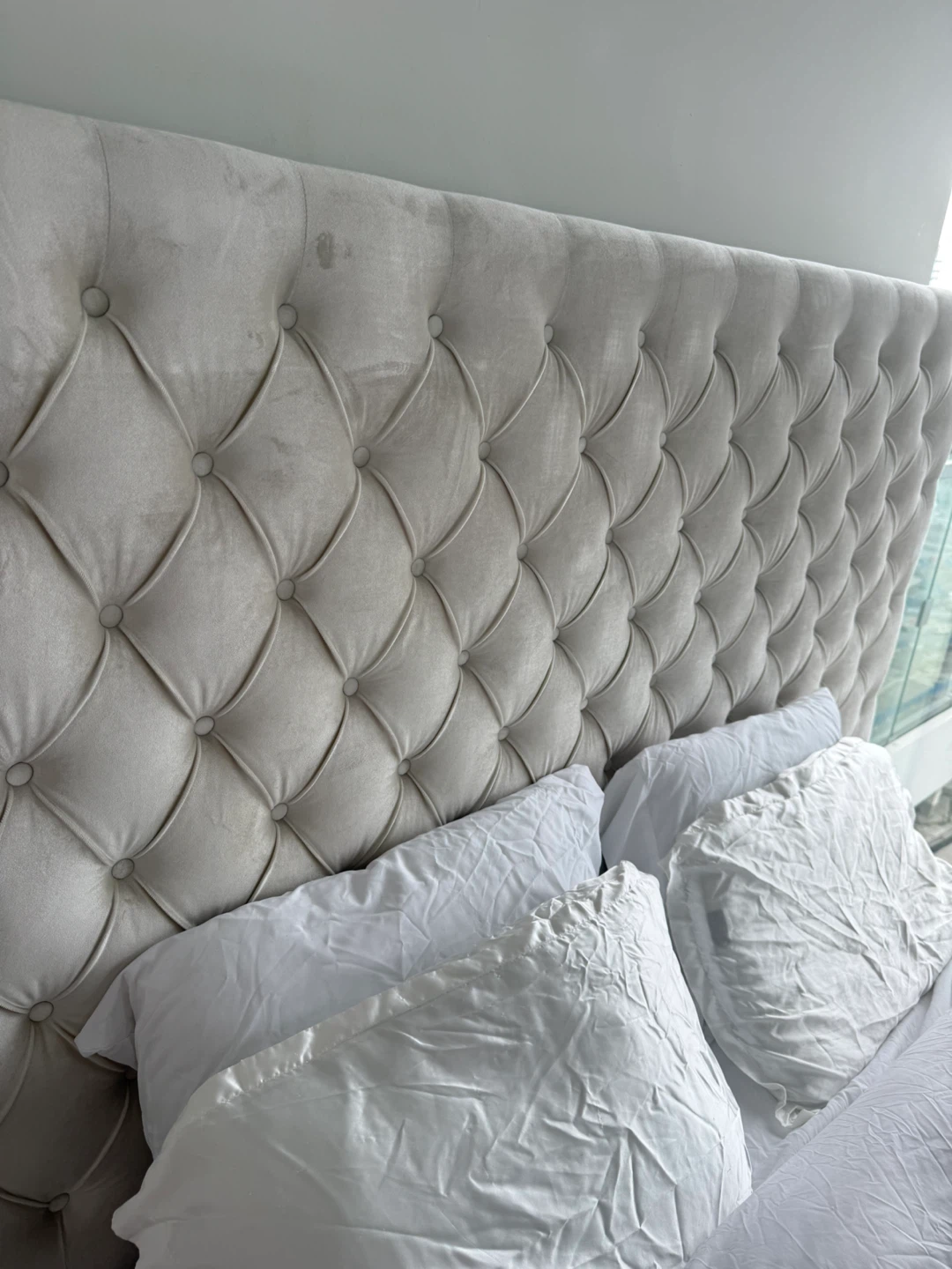 White Upholstered Platform Storage Bed - photo 4