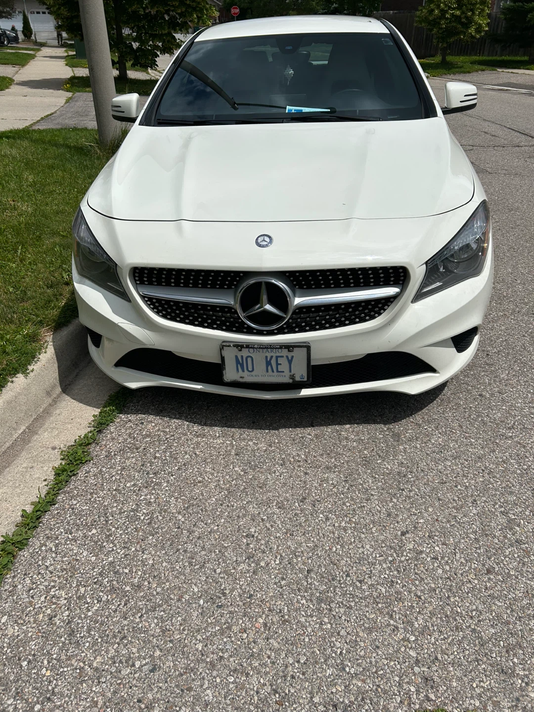 White Mercedes-Benz CLA 250 4MATIC