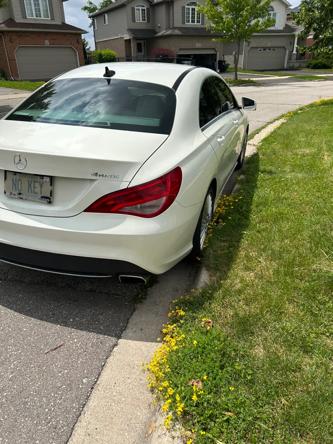 White Mercedes-Benz CLA 250 4MATIC - photo 4