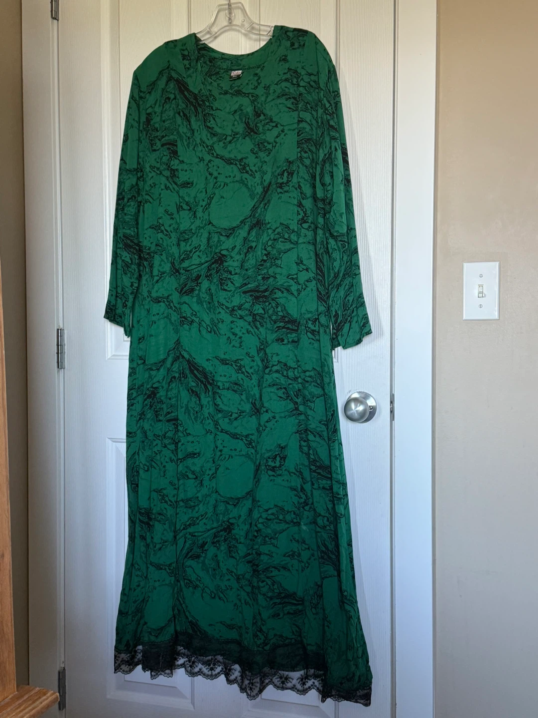 Green Long Sleeve Dress with Black Print