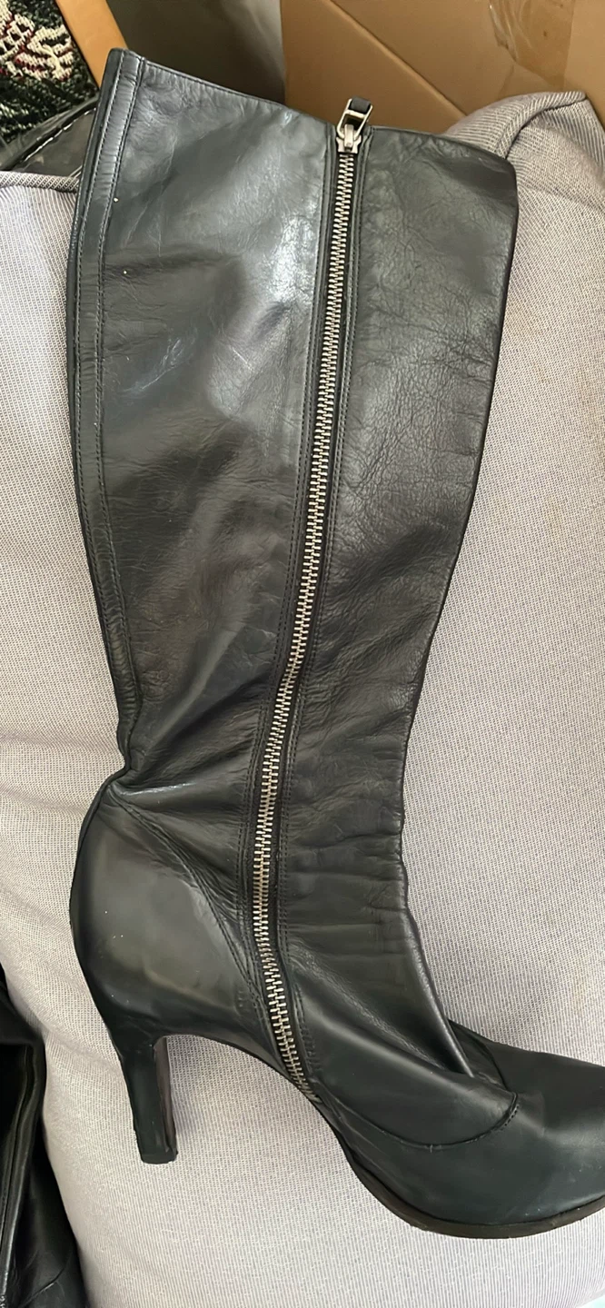 Black Leather Knee-High Zipper Boots - photo 2