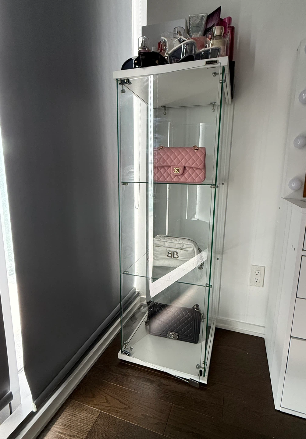 VIVOHOME Display Cabinet with Glass Doors
