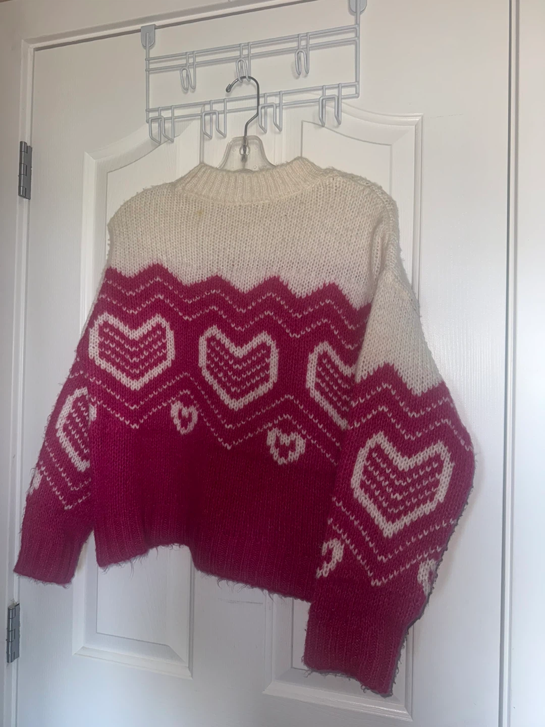DF YOUNG Cream & Pink Heart Pattern Sweater - Size S - photo 2