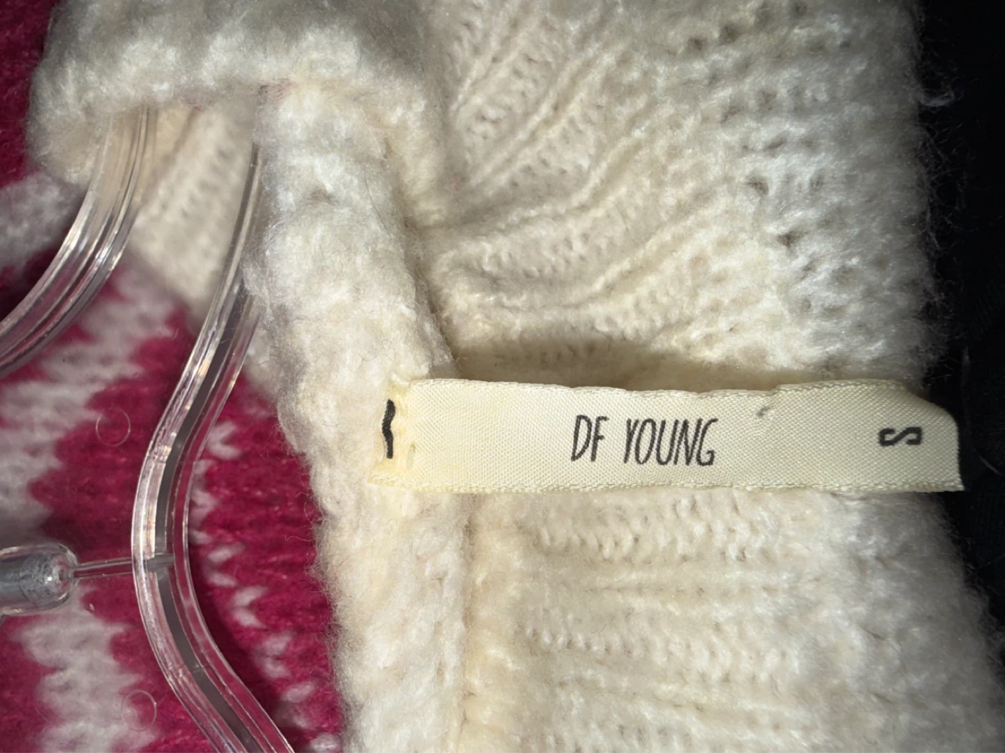 DF YOUNG Cream & Pink Heart Pattern Sweater - Size S - photo 3