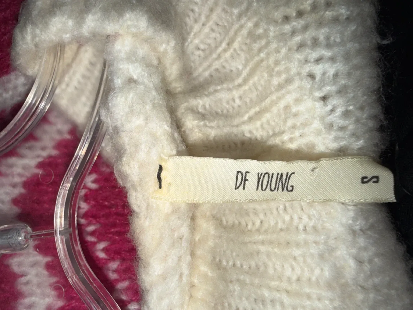 DF YOUNG Cream & Pink Heart Pattern Sweater - Size S - photo 3