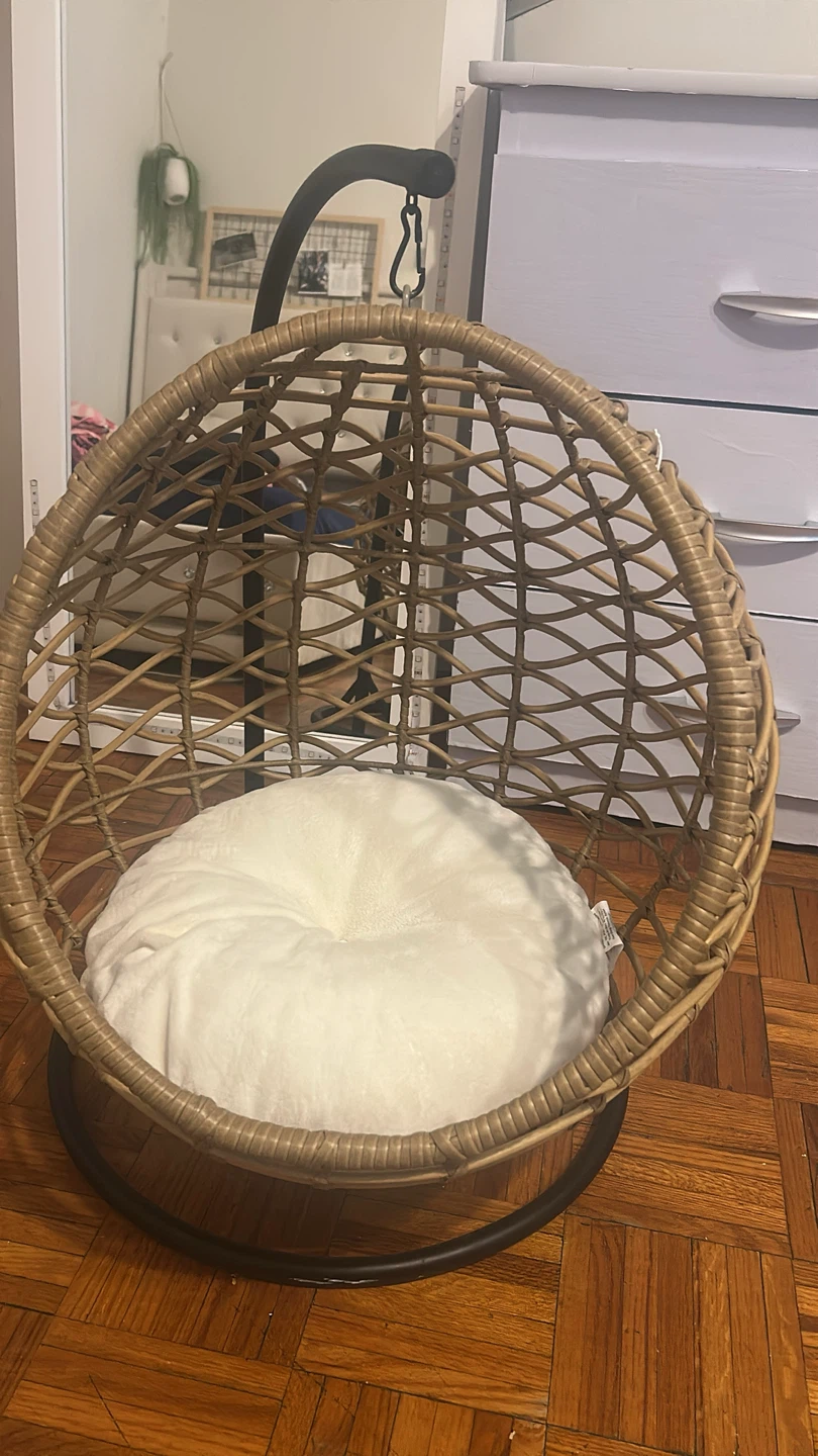 Wicker Egg cat Chair with White Cushion
