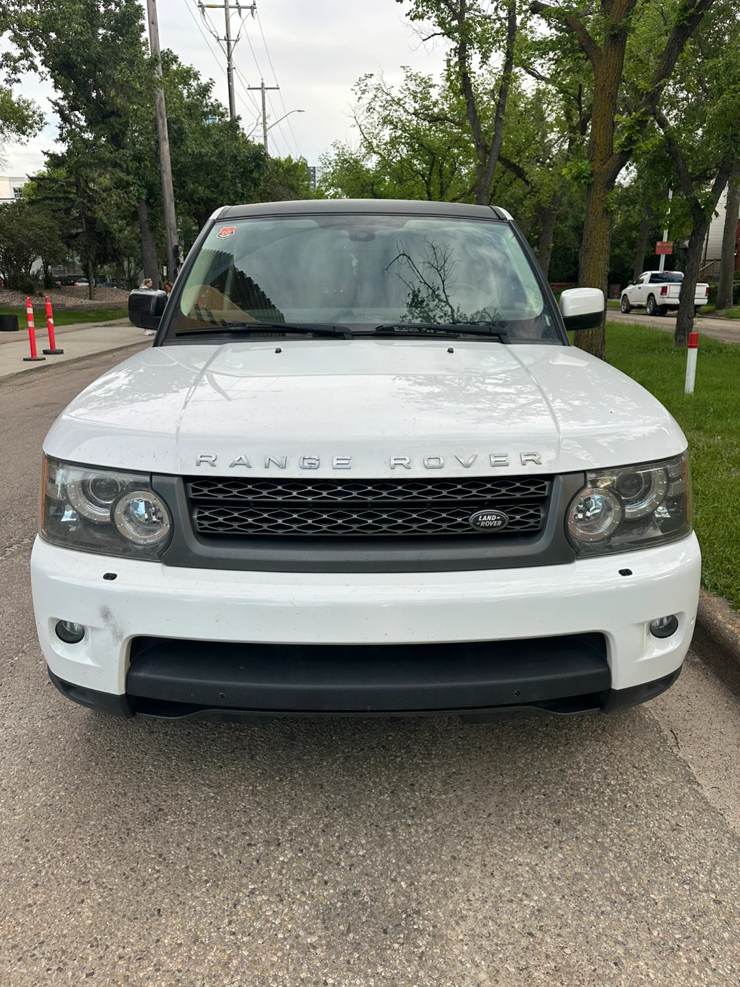 White Range Rover Sport