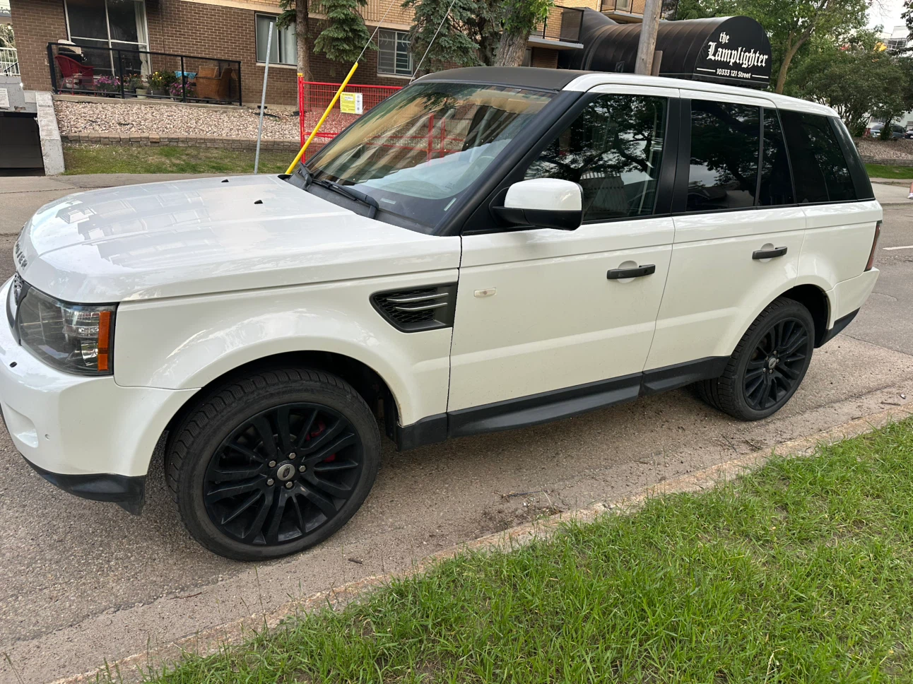 White Range Rover Sport - photo 3