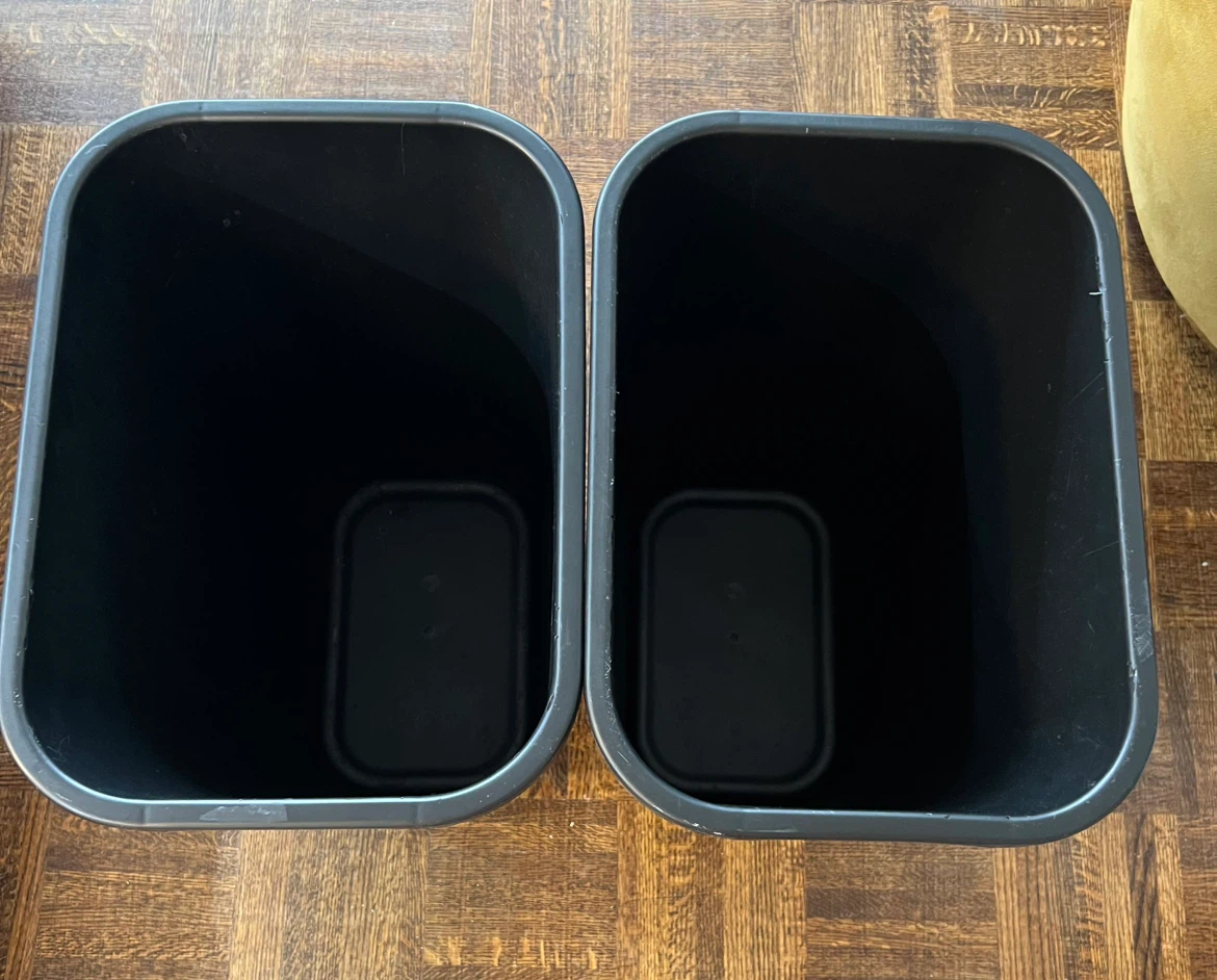 Set of 2 Black Plastic Trash Cans - photo 2