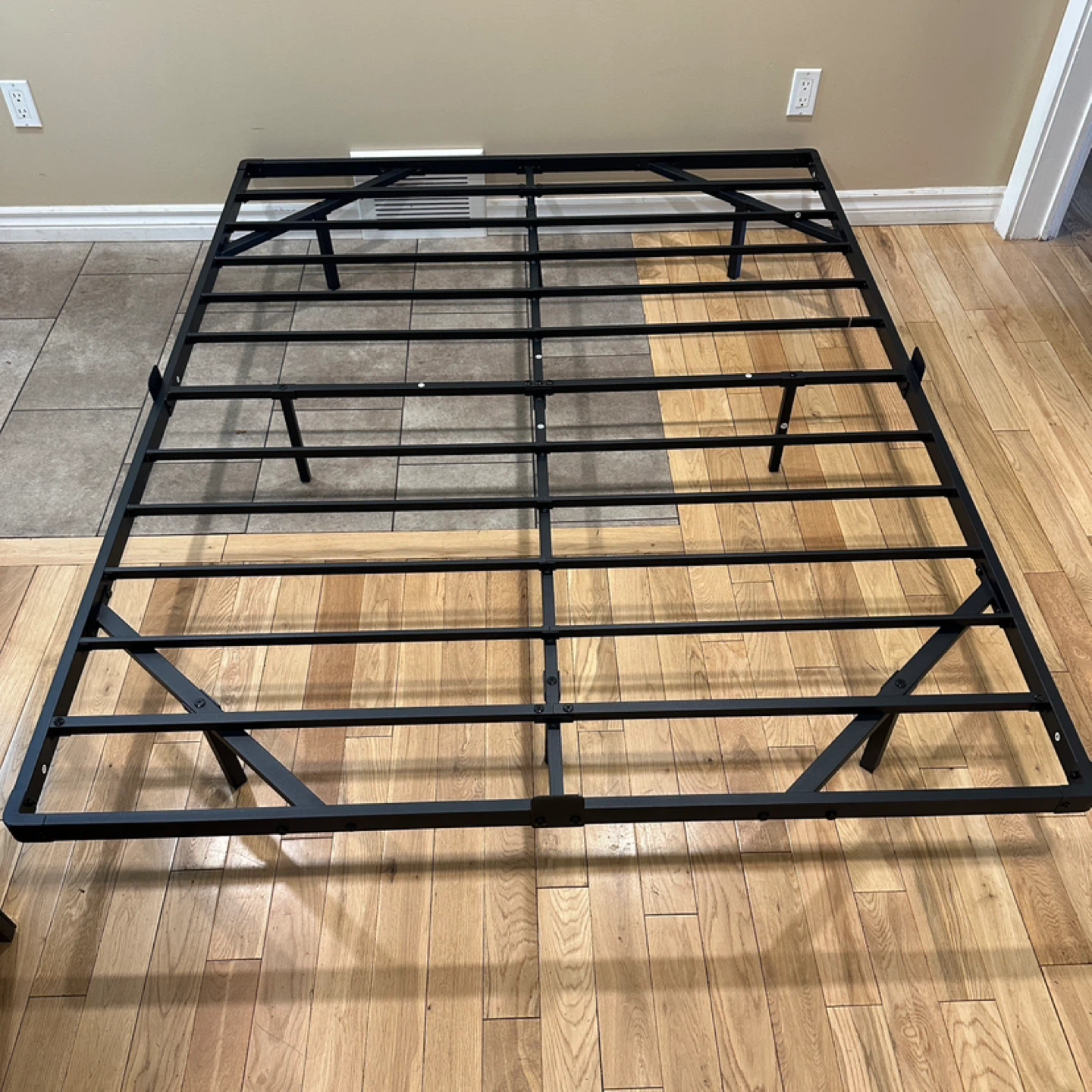 Queen Size Heavy-Duty Platform Bed Frame (CAN DELIVER)