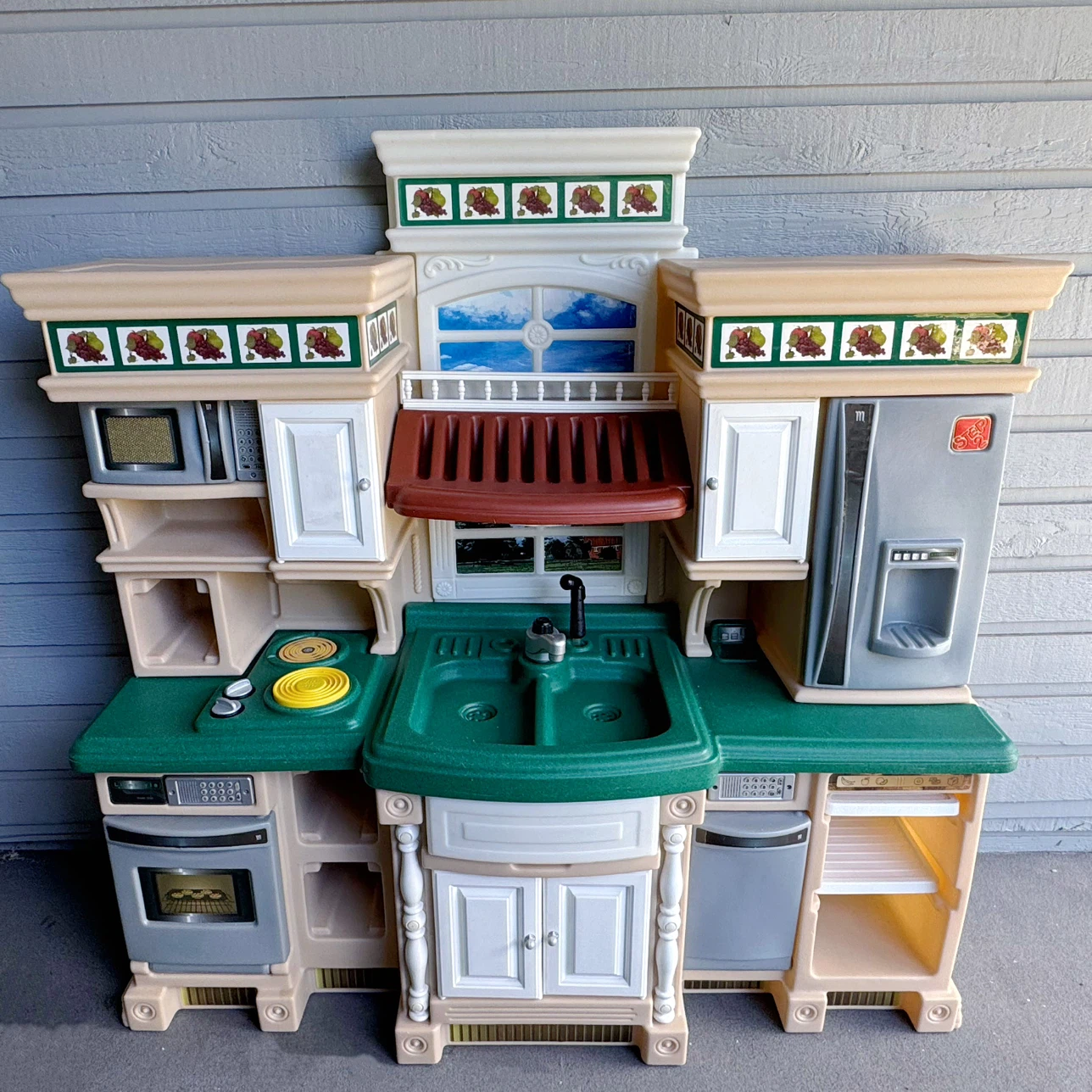 ⭐️SALE⭐️90% New Step2 Clean & Large Children Play Kitchen