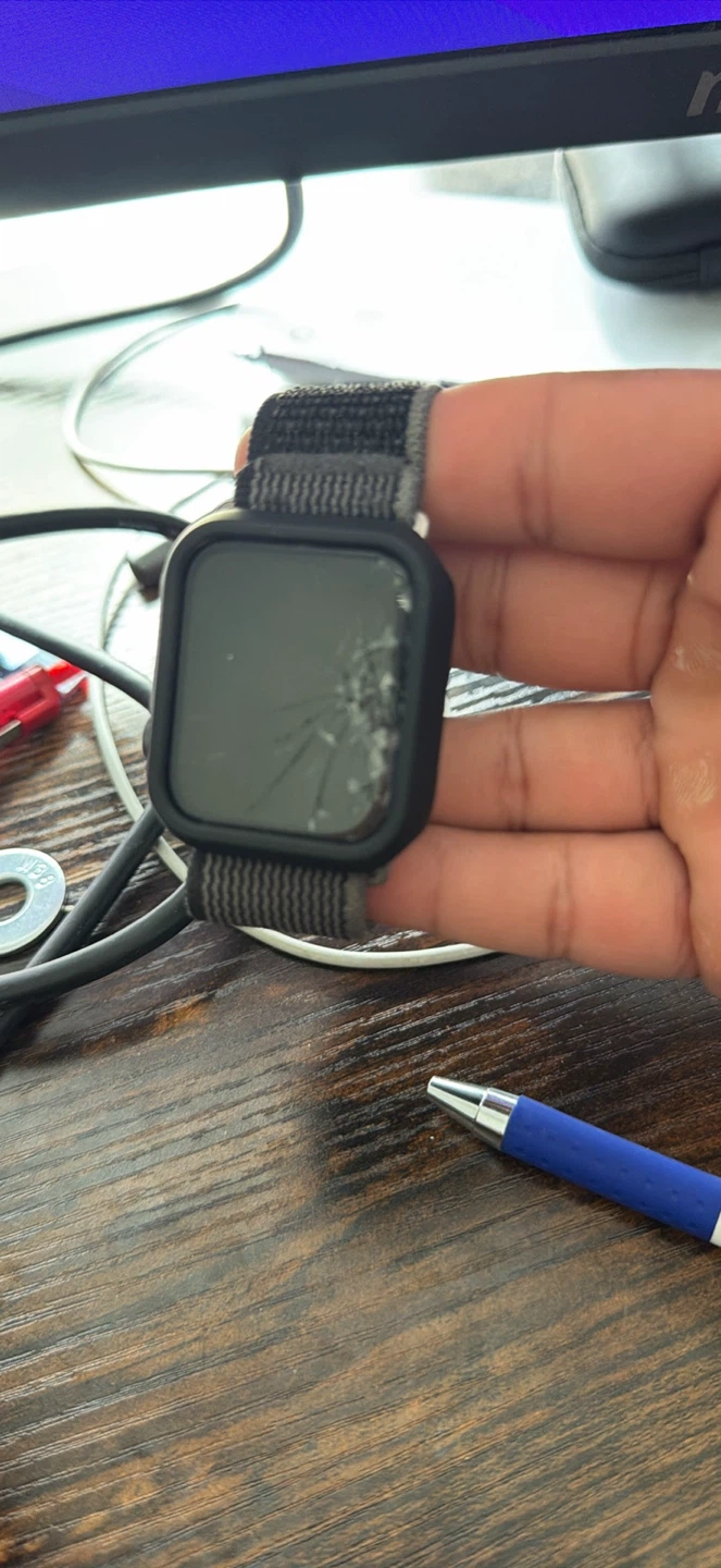 2 Apple Watch SE with Cracked Screen