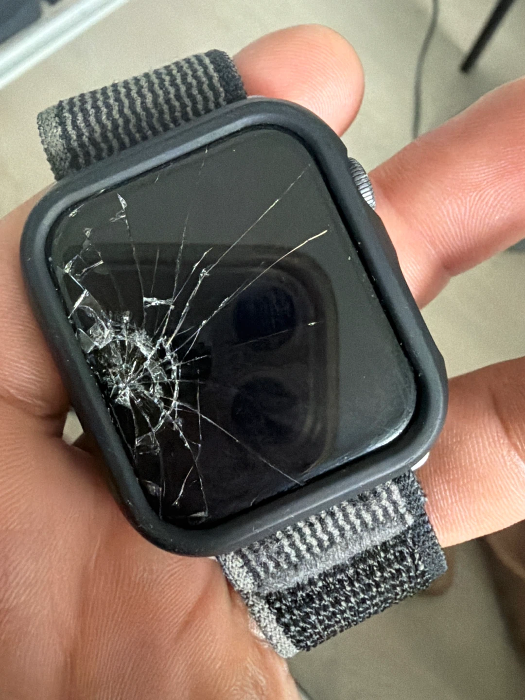 2 Apple Watch SE with Cracked Screen - photo 2