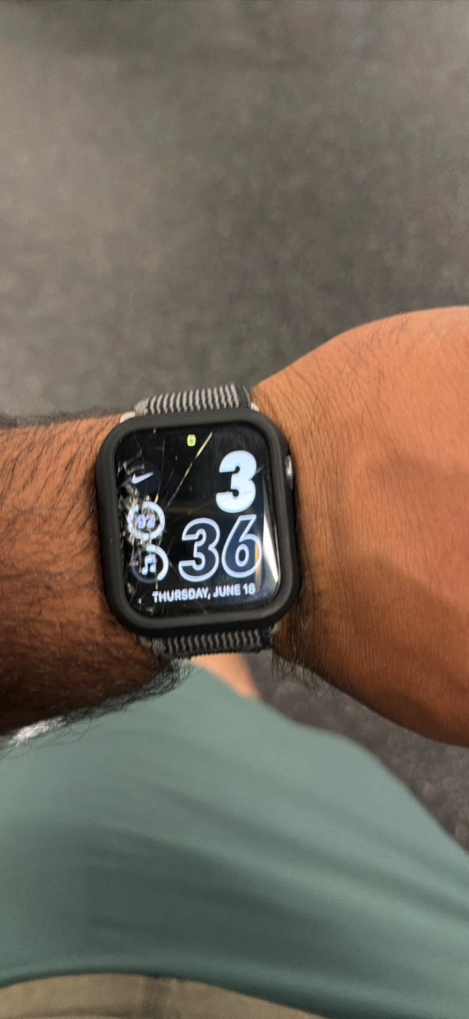 2 Apple Watch SE with Cracked Screen - photo 3