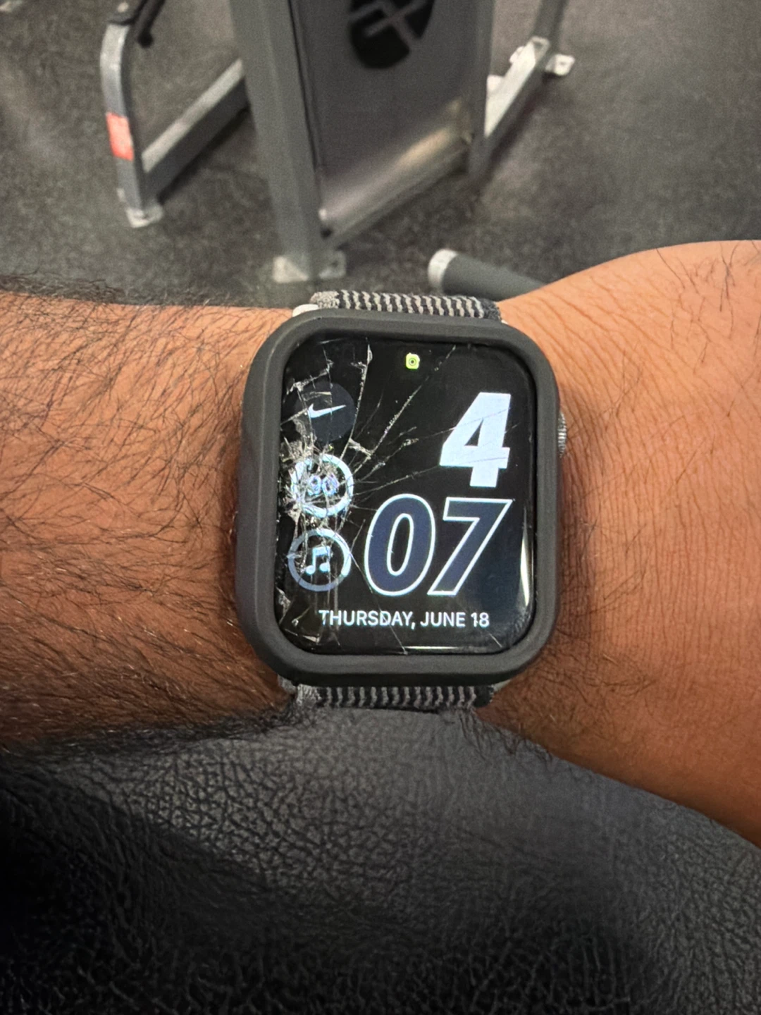 2 Apple Watch SE with Cracked Screen - photo 4