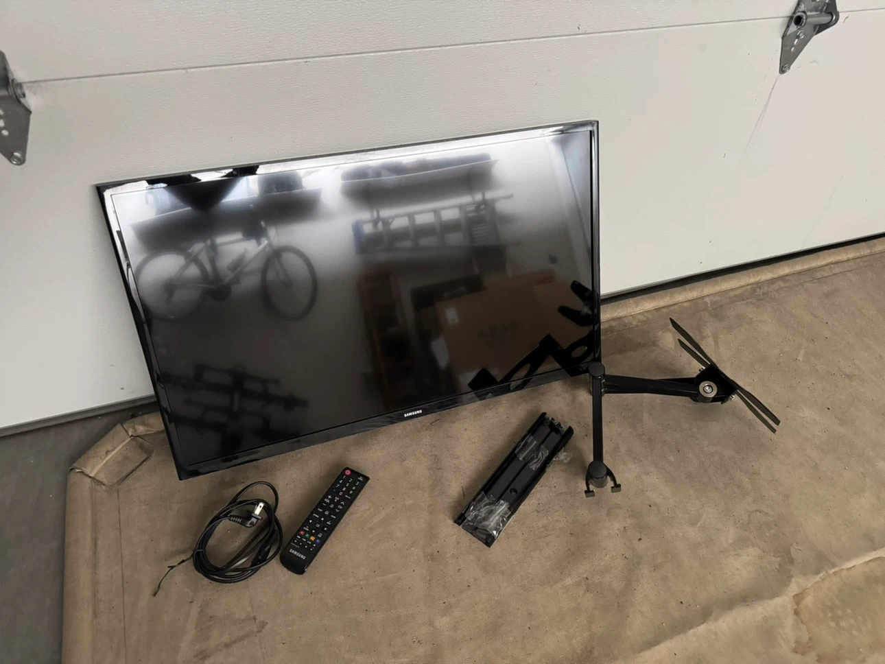 30 inch Samsung TV with Remote and Mount