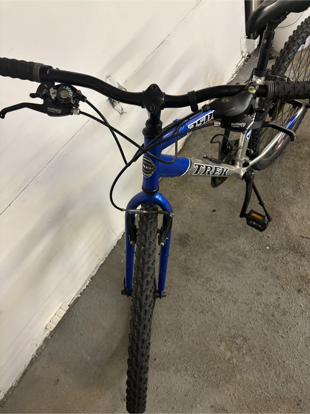 Trek 3500 Mountain Bike - photo 2
