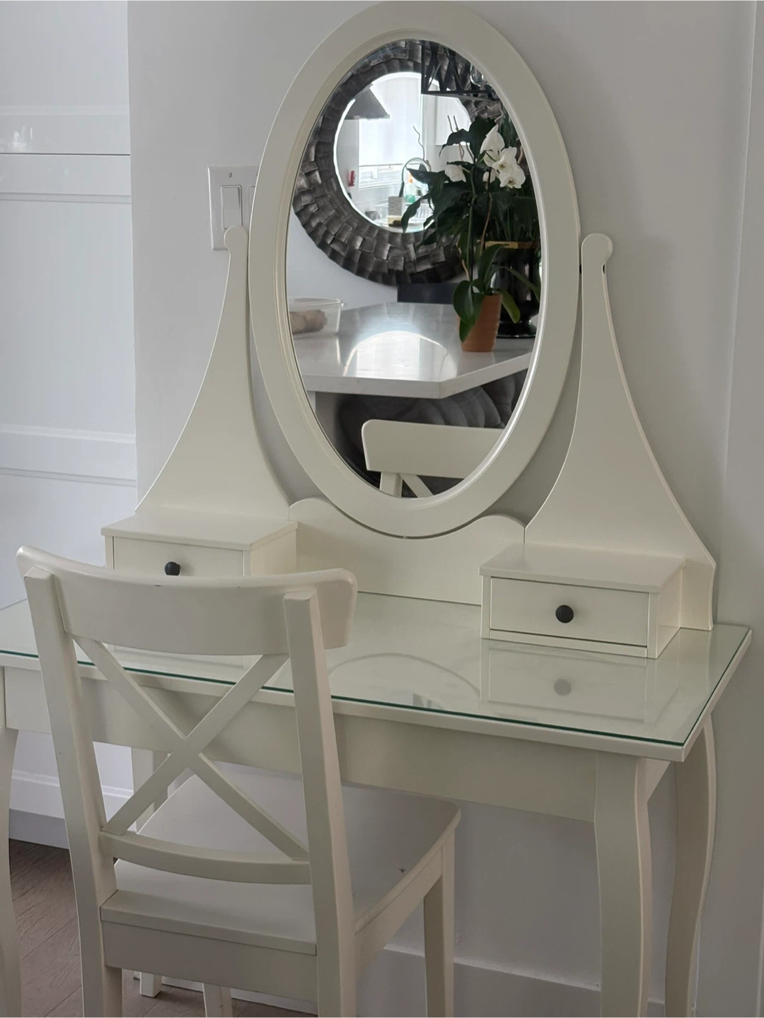 White Oval Vanity Table with Mirror and Drawers