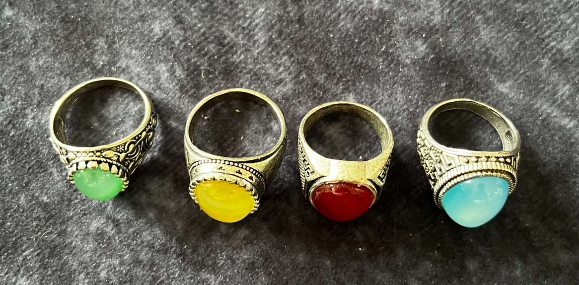 Beautiful Set of 4 Men's 50 dollars Stone Rings - photo 2