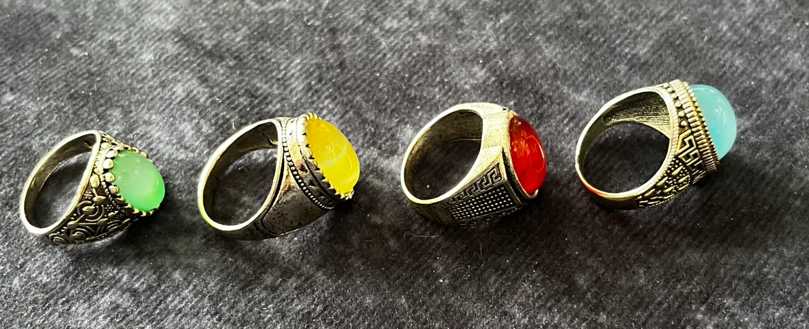 Beautiful Set of 4 Men's 50 dollars Stone Rings - photo 3