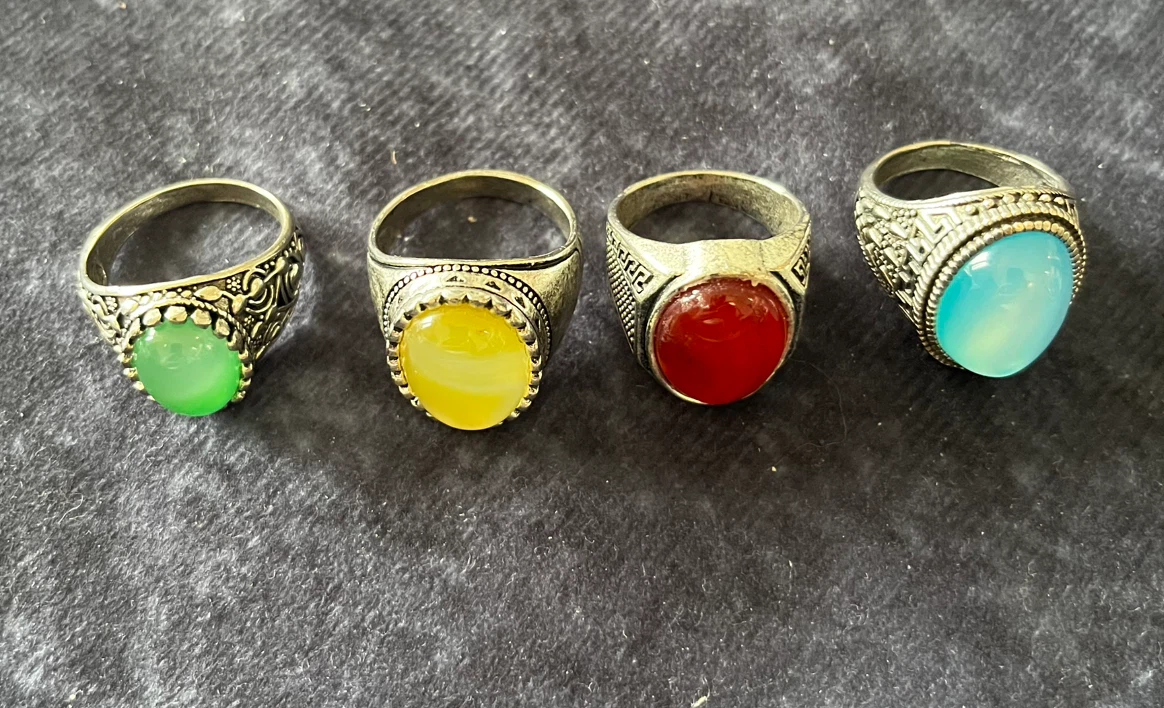Beautiful Set of 4 Men's 50 dollars Stone Rings - photo 4