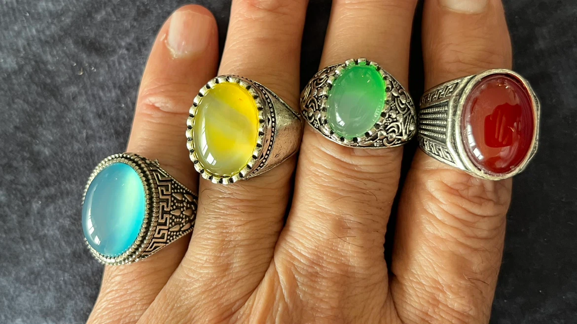 Beautiful Set of 4 Men's 50 dollars Stone Rings - photo 5