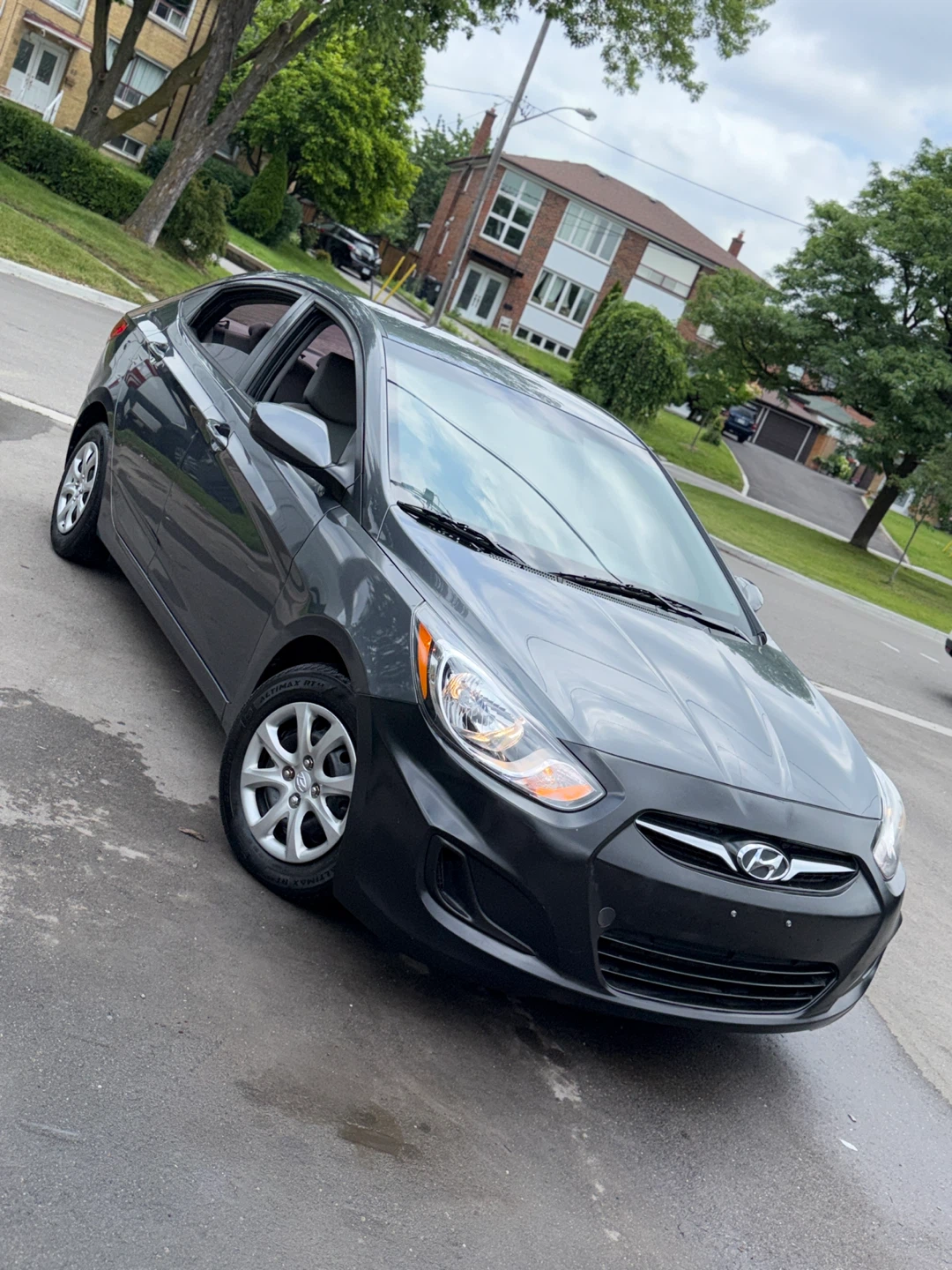 2012 Hyundai Accent Grey Sedan - photo 2