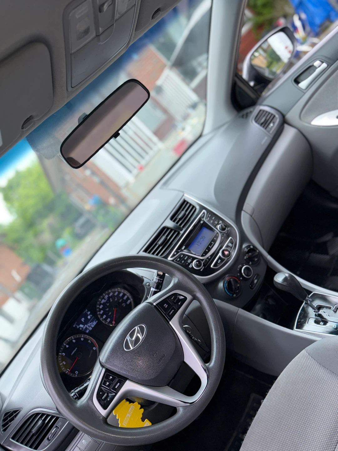 2012 Hyundai Accent Grey Sedan - photo 3