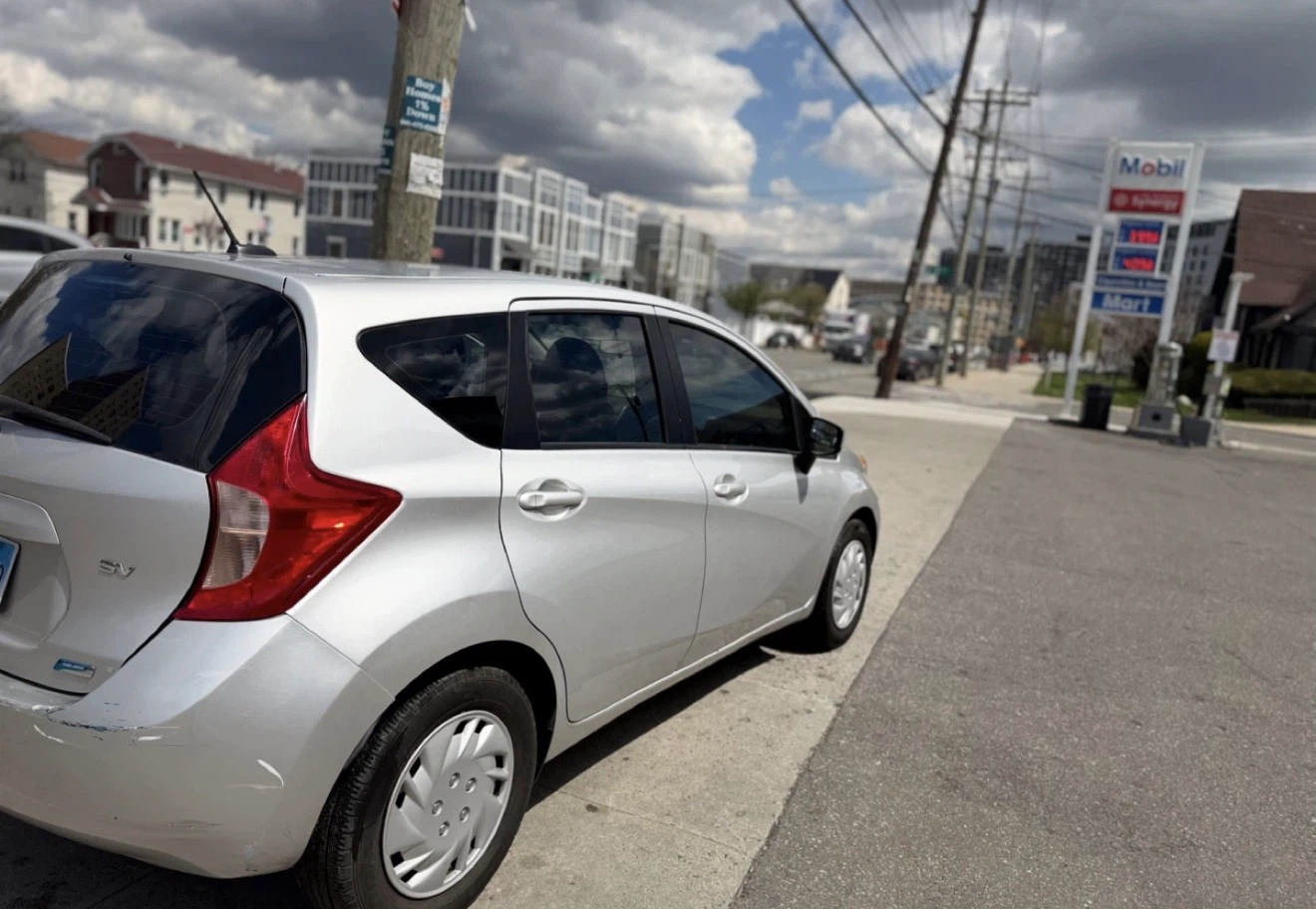 Nissan Versa SV - photo 3