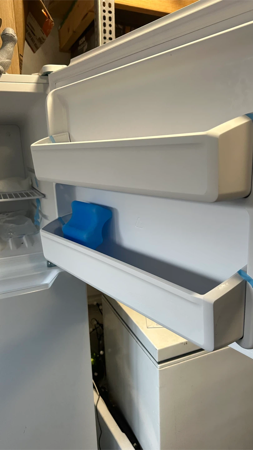 Frigidaire Refrigerator - photo 2