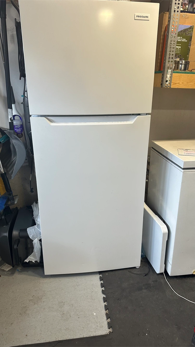 Frigidaire Refrigerator - photo 4