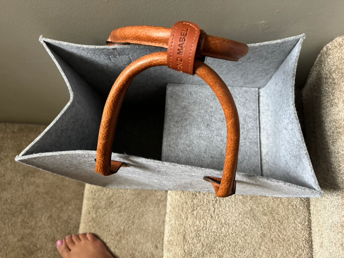 Felt totes with Faux Leather Handles for Staircase use - photo 2