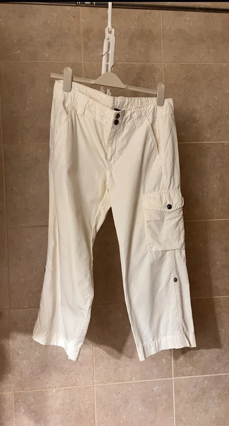 GAP Women's White Cargo Capris Size 8