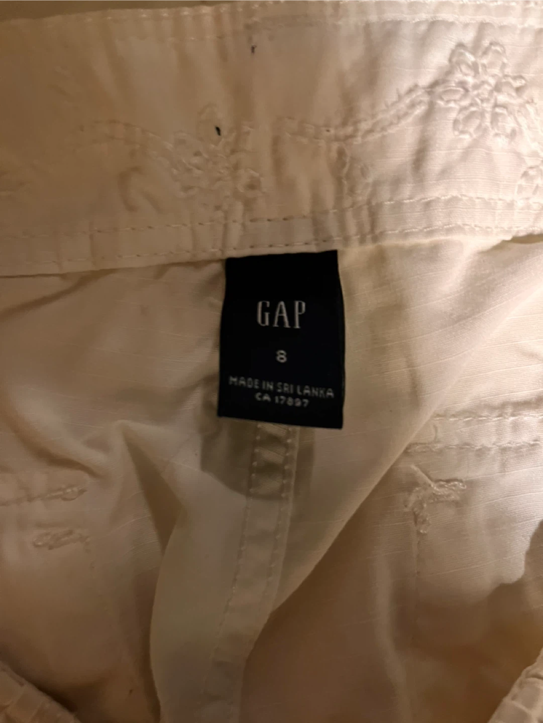 GAP Women's White Cargo Capris Size 8 - photo 2