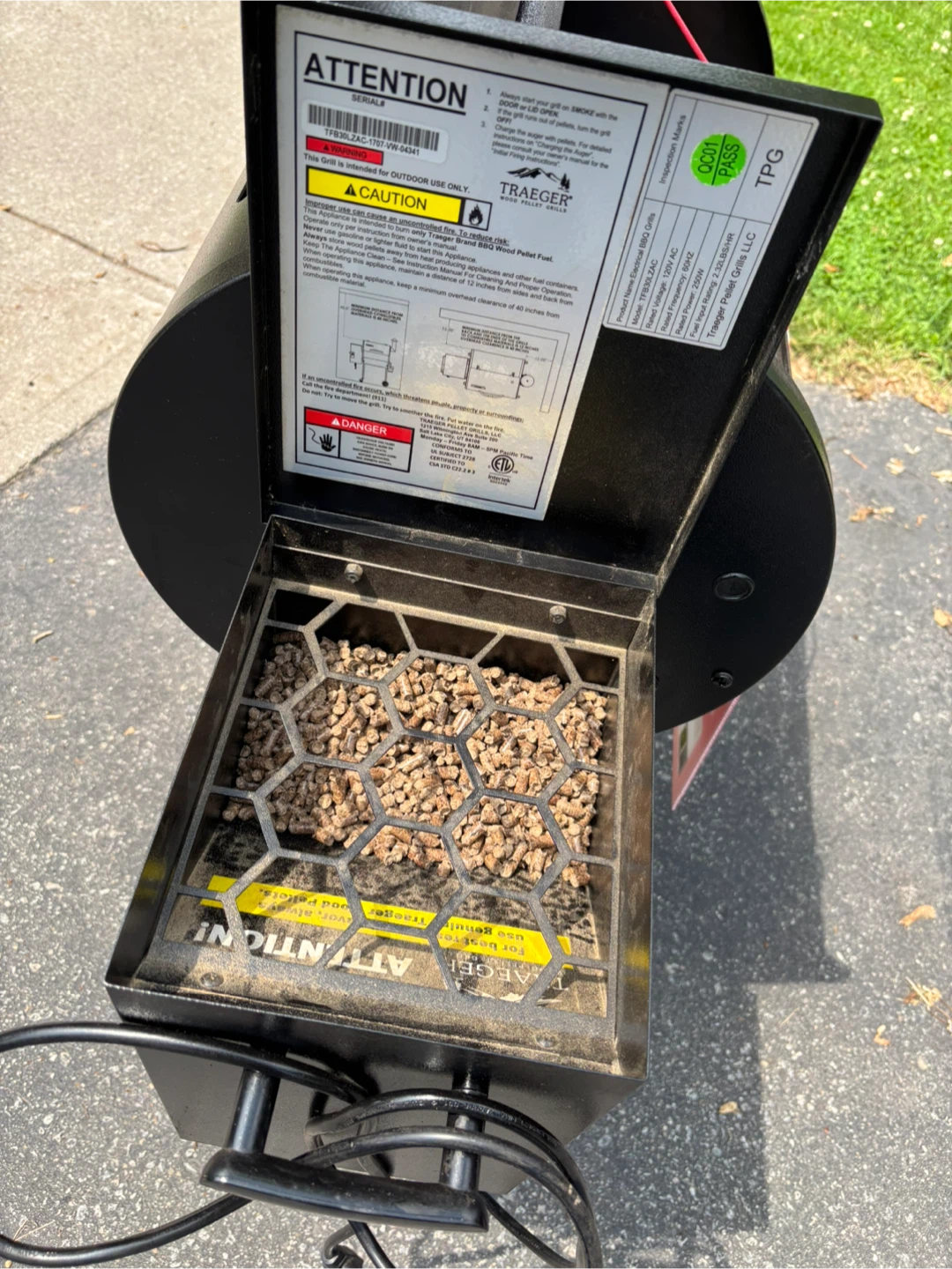 Traeger Pellet Smoker - photo 5
