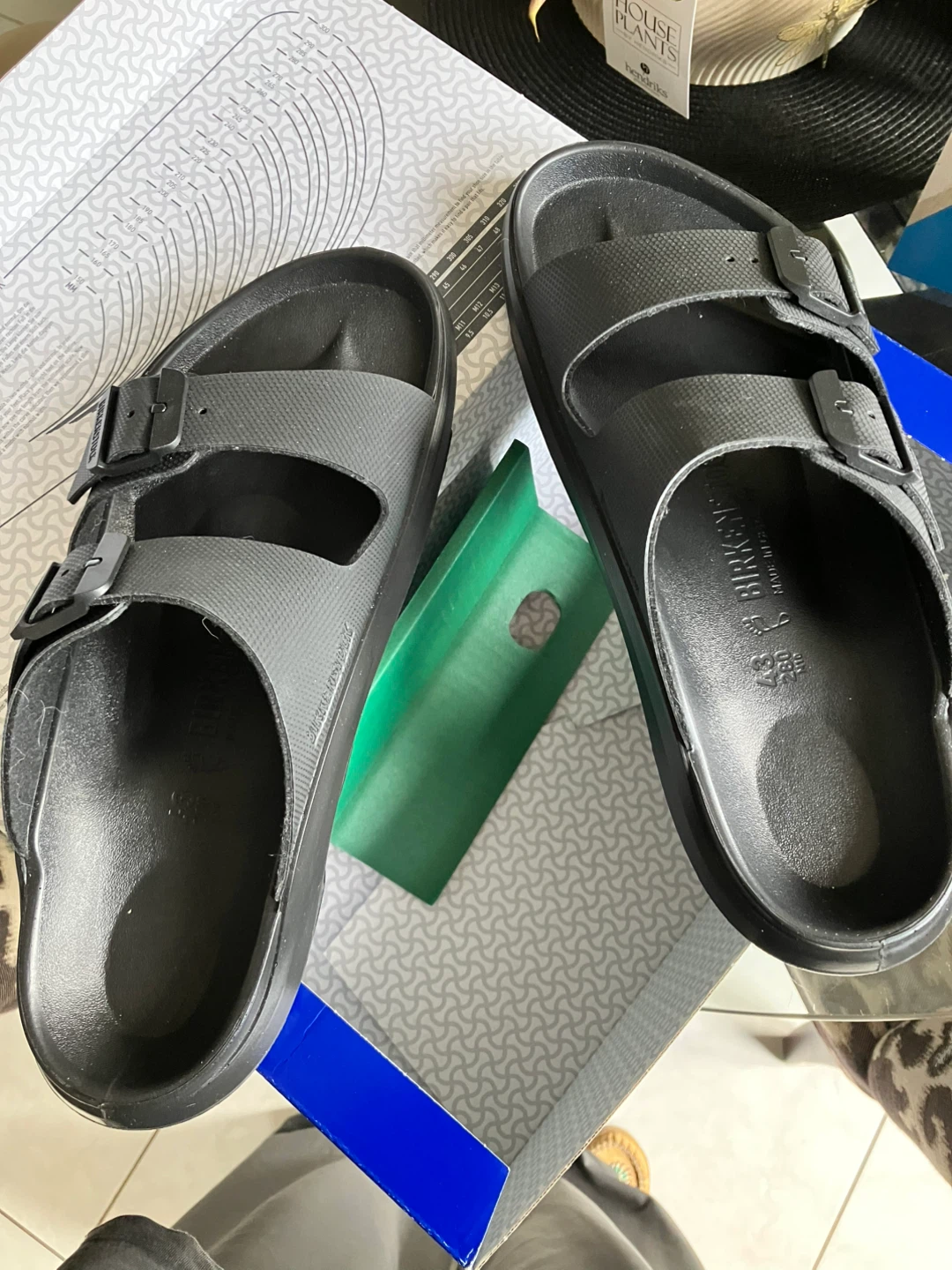 Men’s Birkenstocks sandal sz 43 (10/11)