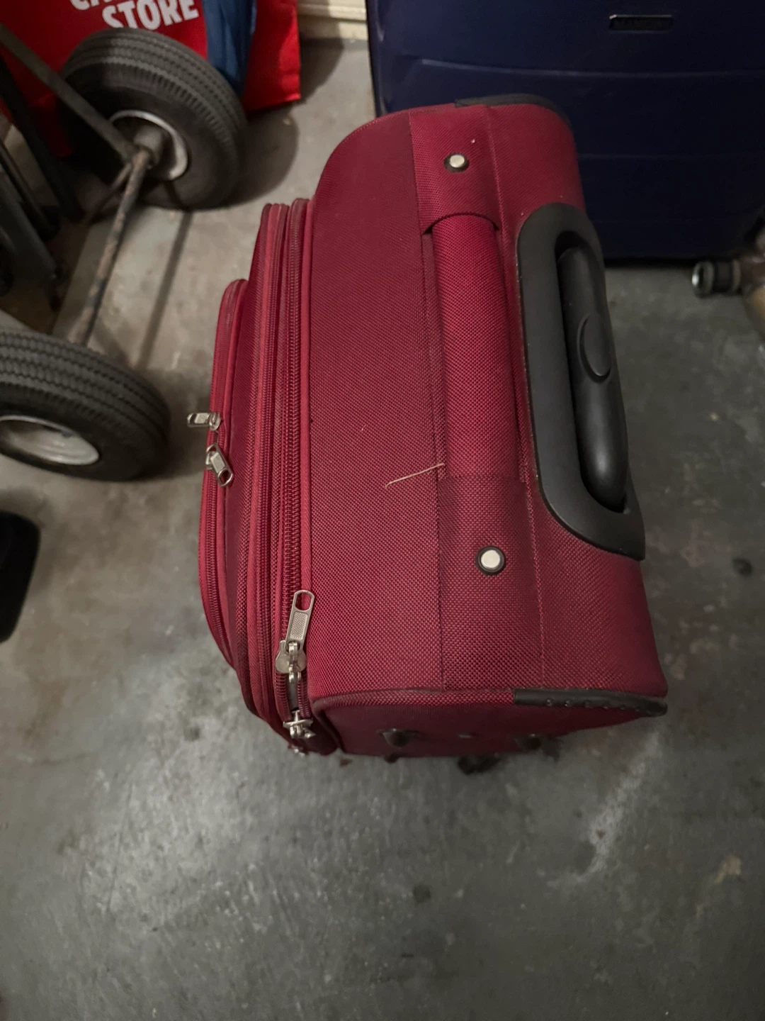 Red carry on suitcase - photo 3