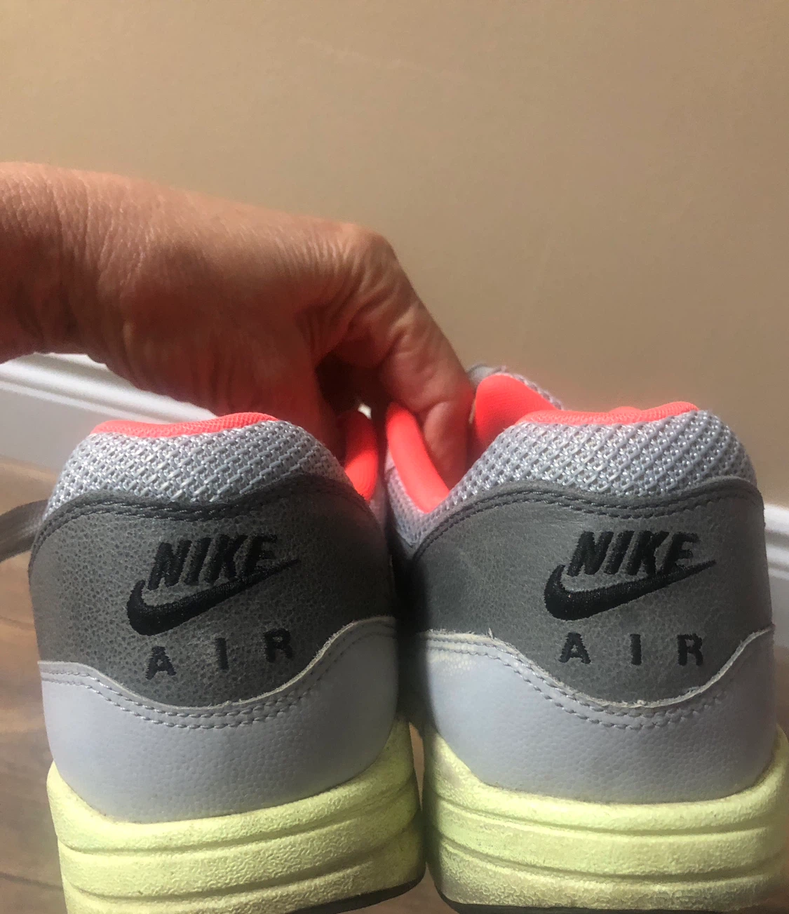 NIKE-AIR-MAX size 9 and Deep