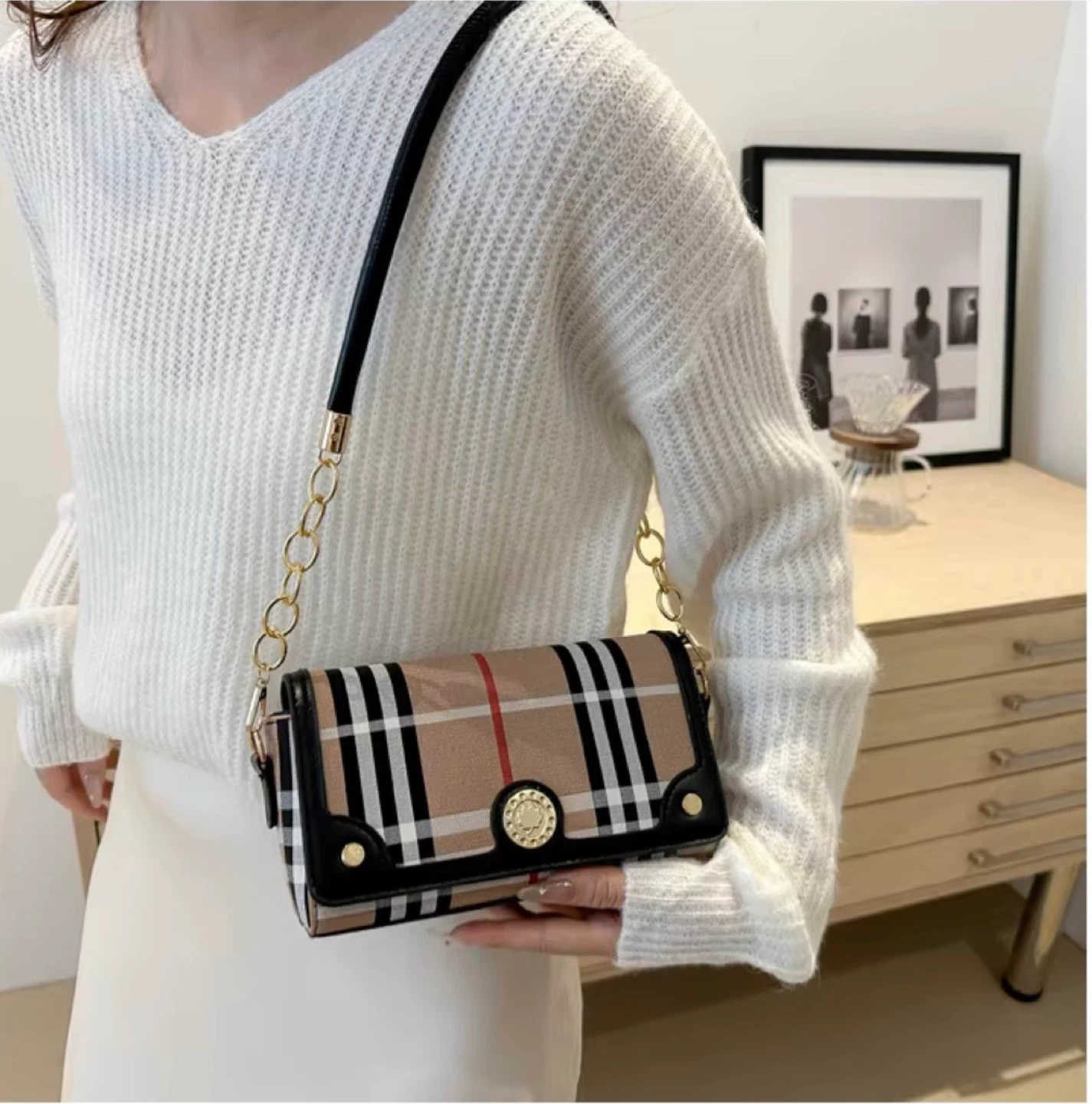 Plaid Shoulder Bag with Gold Chain Strap - photo 4