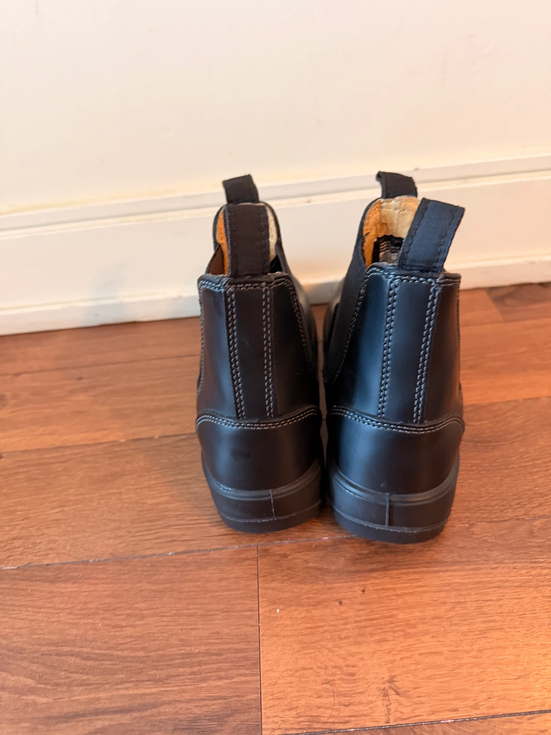 Black Aquatherm Chelsea Boots - Size 8 - photo 2