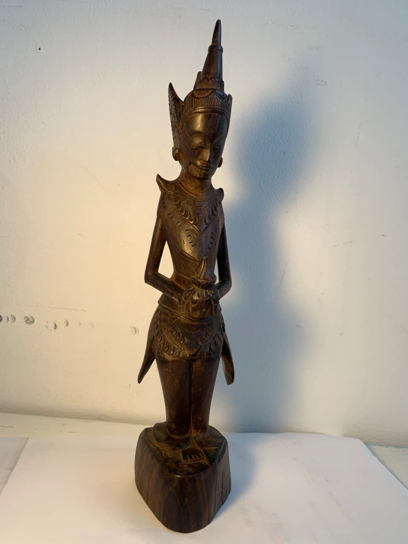 Carved wooden figurine - photo 2