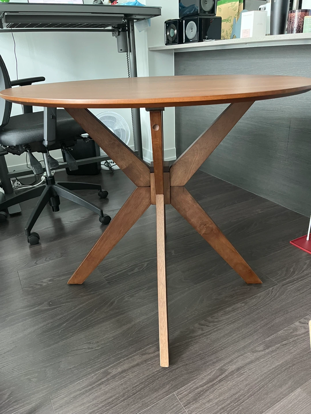 35” Round Wooden Dining Table - photo 3