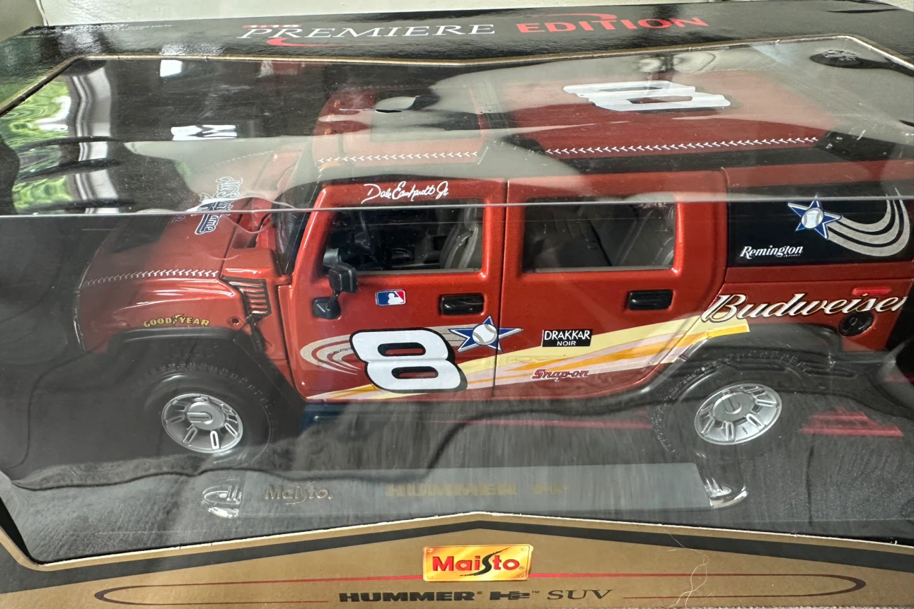 Maisto 1:18 Hummer H2 SUV Premiere Edition Diecast - photo 3
